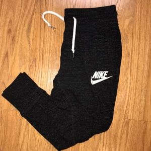 *SOLD ON MERCARI* Nike Vintage Women's Capris